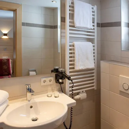 Glanzer Homes Hochsoelden Couette-café 3*