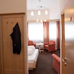Glanzer Homes Hochsoelden 住宿加早餐酒店 3*